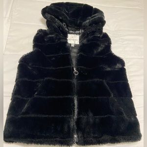 Girl faux fur Vest.